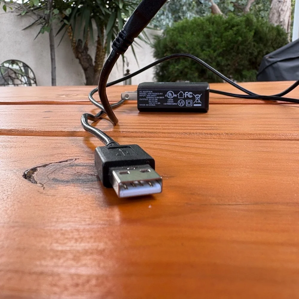 TYLT Wireless Fast Charge Pad QIFAST1COIL & Qualcomm Quick Charge 3.0 with Cord